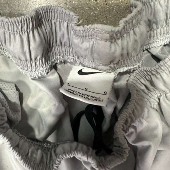 Vintage Nike Shorts - Picture 2 of 3